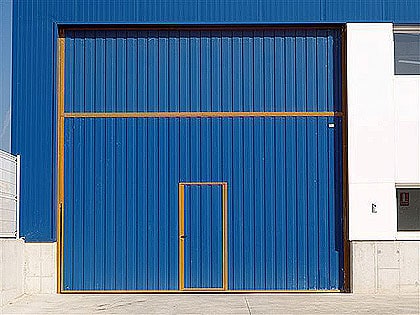 Basculante con porta 